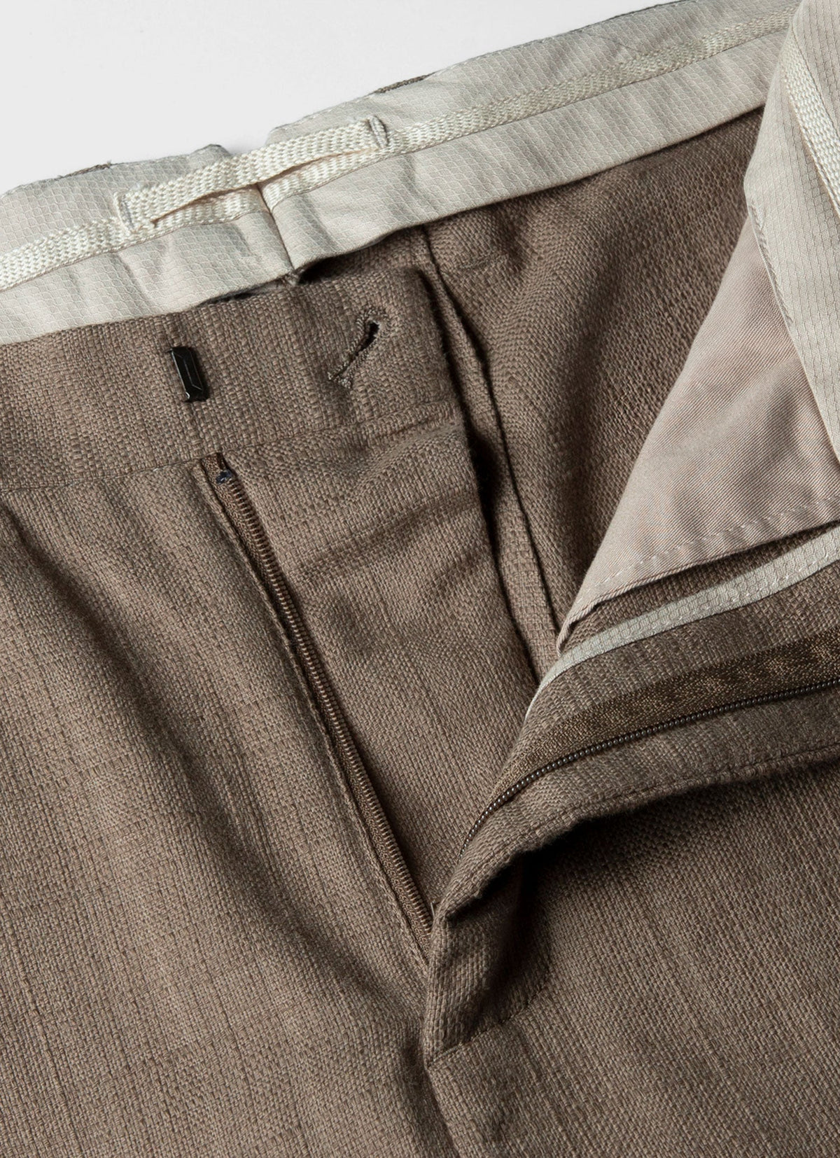 Mens Cotton Raffia Pleat Trouser In Dark Stone Mtrs3107 Whdc